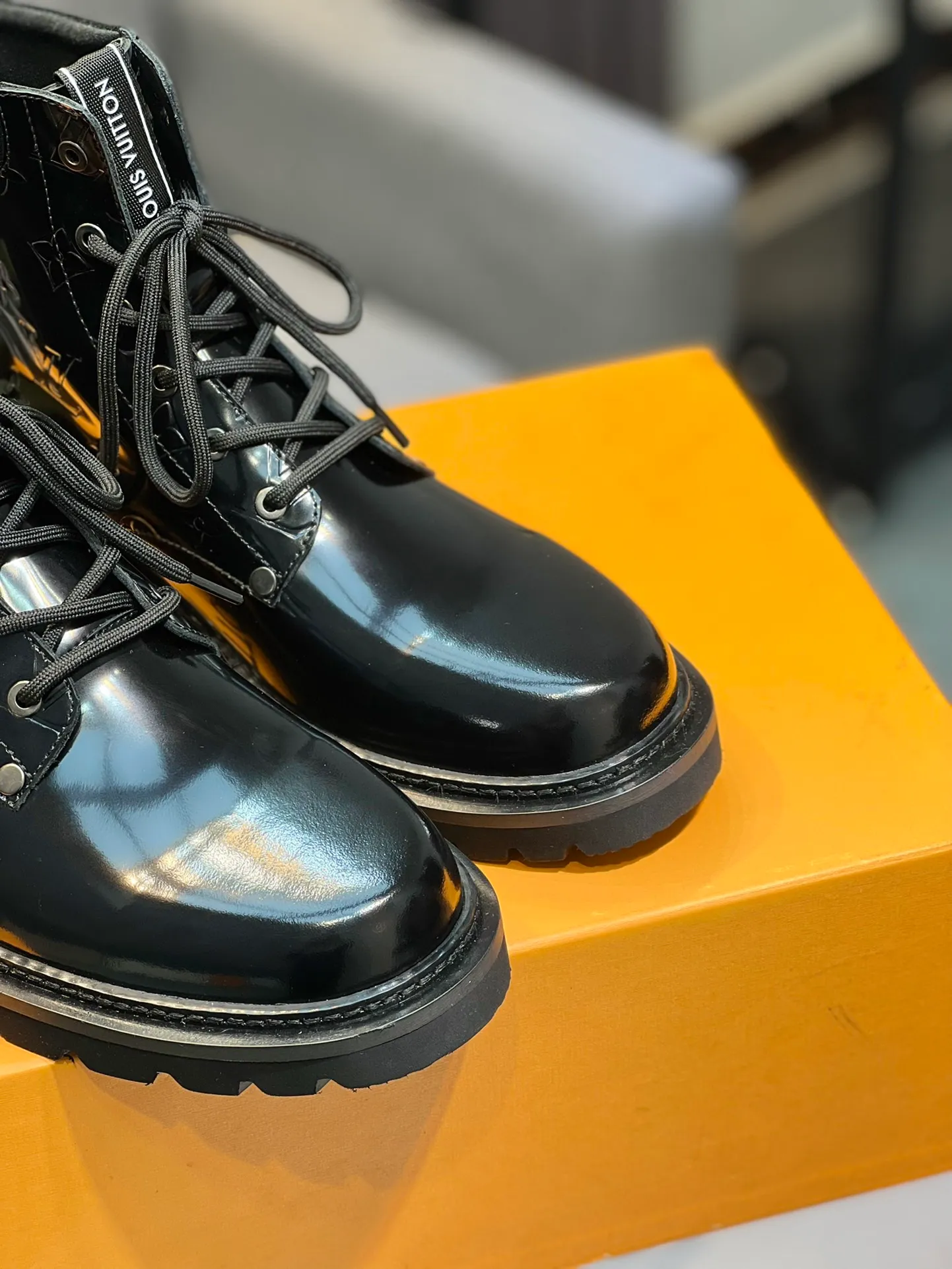 Men's shoes 💰900 L Home - the latest LV men's business casual boots, luxury and nobility are a must, all made of imported original first-layer cowhide, just to create a more comfortable wearing experience, ➕top imported water-dyed full cow lining, original high wear-resistant outsole! 👏👏 Size: Male 39-44; (38 45 46 customized)